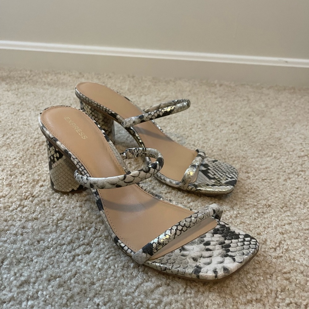 Express Double Strap Sandal - Picture 3 of 9